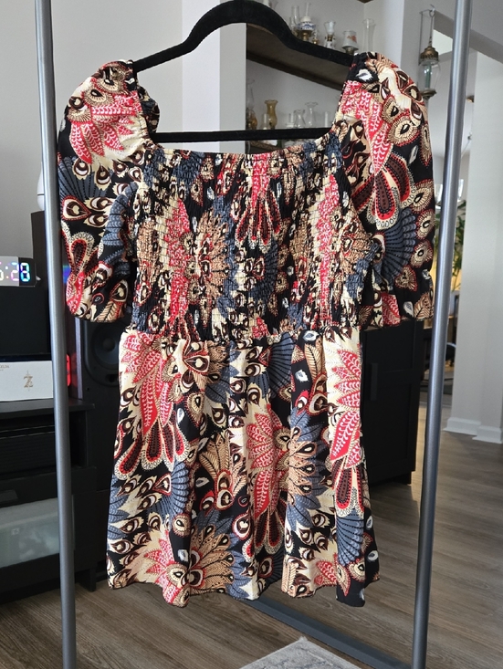 Emery Rose Tops - Mosaic Feather Pattern Blous